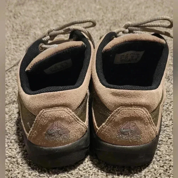 VTG Nike ACG Regrind Hiking Sneaker, Womens Size 8 - Picture 7 of 9
